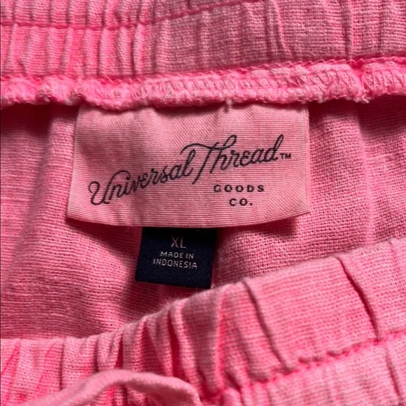 Universal Thread High Waist Pink Shorts Relaxed Fit - Picture 2 of 4